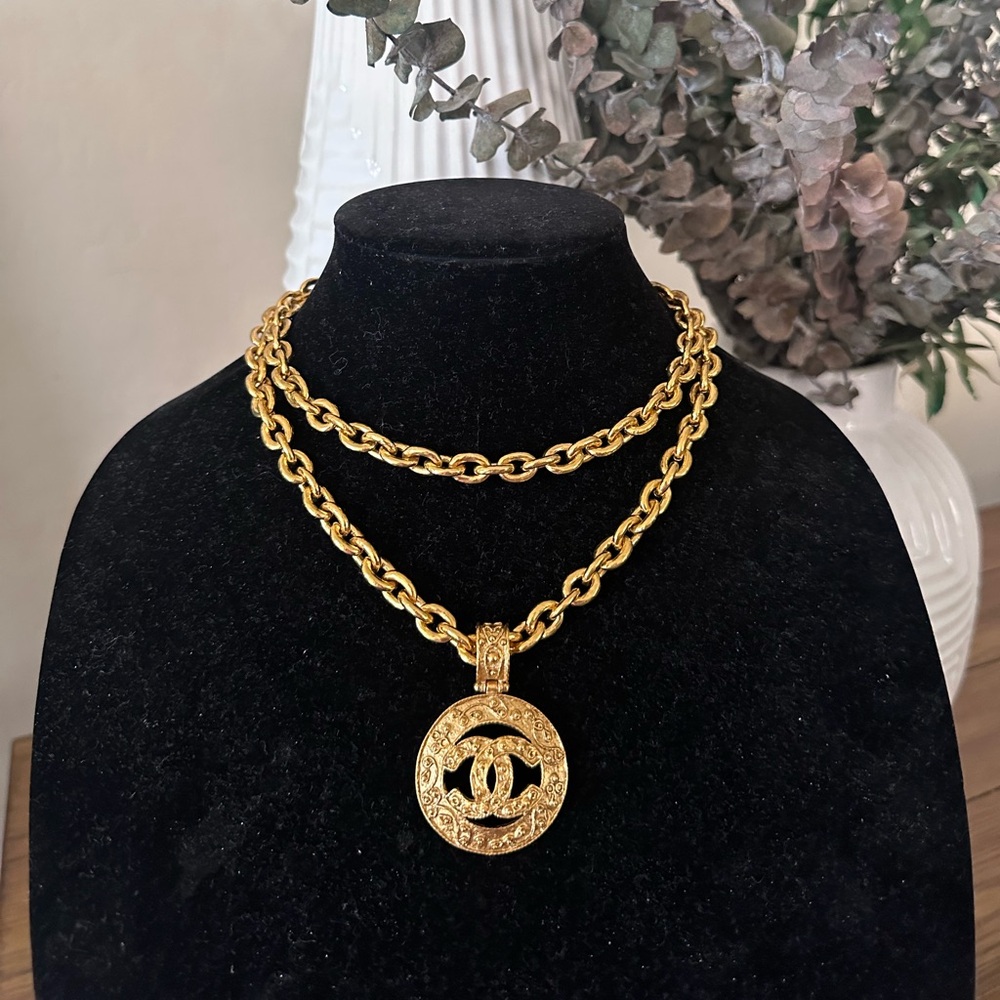 Like New Chanel Large Round Pendant Medallion Necklace